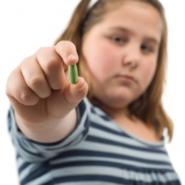 „Părinţii caută pe internet medicaţia copiilor când îi doare în gât“