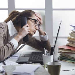Stresul de la locul de muncă, la fel de nociv ca fumatul pasiv