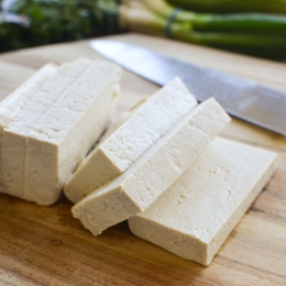 Faceţi cunoştinţă cu tofu - "brânza de soia"! Ce beneficii aduce organismului