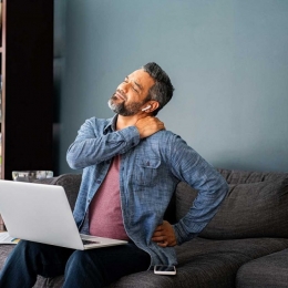 Trosnirea gâtului nu este un obicei benefic