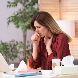 Tusea după masă poate semnala existenţa unei afecţiuni digestive