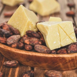 Balsamul cu unt de cacao, alternativă de hidratare a buzelor