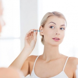 Atenție! Bețișoarele de urechi nu curăță canalul auditiv