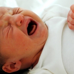 Risc de TBC! Sute de nou-născuţi aşteaptă vaccinul, încă din luna august