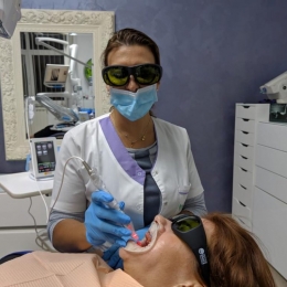 Laserul, recomandat pentru albirea dinților