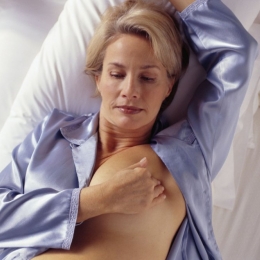 Autoexaminarea regulată - o modalitate de a detecta cancerul de sân