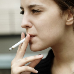 Femeile renunţă mai greu la tutun decât bărbaţii