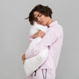 Te trezești cu zgârieturi? Află cauza pentru a avea un somn liniştit