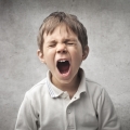 Cum să tratezi accesele de furie ale copilului. Ce fraze are nevoie copilulul să audă de la tine