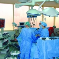 Bătălie cu cancerul câştigată: tumoare de colon, operată laparoscopic la MEDSTAR 2000