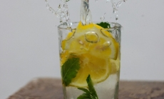 Sucul de lămâie este un bun aliat în lupta cu aftele