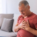 Amorțeala în mâna stângă poate semnala probleme grave de sănătate