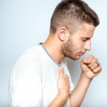 Aparat pentru detectarea cancerului de gât sau gură