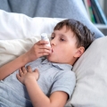 Astmul la copii poate fi controlat prin medicație