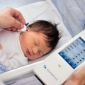 Bebelușul dumneavoastră nu aude prea bine? Cum îi verificați auzul