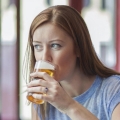 Berea fără alcool, indicată în cazul mămicilor care alăptează