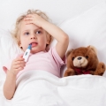 Când trebuie să vă faceţi griji în privinţa febrei la copii