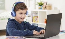 Căștile audio la copii. Sunt acestea sigure sau nu sunt pentru urechile lor?