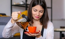 Ceaiuri care ajută la atenuarea durerilor menstruale