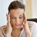 Nu ignoraţi cefaleea! Aceasta poate anunţa boli mult mai grave