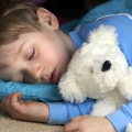 Ce tulbură somnul copiilor? Sfaturi şi soluţii de la specialişti