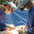 Cum vă puteţi opera gratuit într-un spital privat
