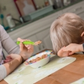 De ce nu este bine să obligaţi copilul să mănânce
