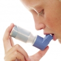 Cum pot fi evitate crizele de astm bronşic
