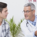 De ce le este bărbaţilor frică de urolog