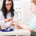 Evitaţi complicaţiile diabetului! Mergeţi la medic!