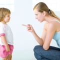 Cum ne disciplinăm copiii fără să îi rănim
