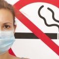 Medici sancţionaţi pentru că au fumat în curtea spitalului