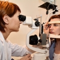 Traumatismele oculare trebuie tratate la oftalmolog, nu acasă