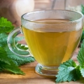 E vremea urzicilor. Ceai pentru tratarea inflamaţiilor din corp