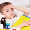 Copilul are febră? Nu recurgeţi la automedicaţie!