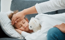 Febra la copii. Când devine periculoasă și cum o putem gestiona