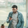 Folosirea îndelungată a telefonului nu-i dă timp creierului să se relaxeze