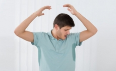 Alimente și băuturi care te fac să transpiri excesiv și să miroși urât