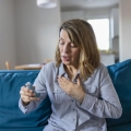 Suferiţi de astm şi sunteţi alergic? Ce vă recomandă specialiștii