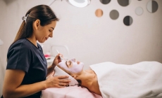 Tratamente faciale care nu lasă timpul să-şi pună amprenta pe chipurile noastre