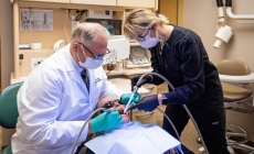 Afectarea măselelor de minte duce la complicaţii gingivale