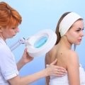 Din ce cauză sângerează negii? Ce spun medicii