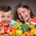 Fructele reprezintă o alternativă sănătoasă la solicitările copiilor pentru dulciuri