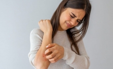 Afecțiune a pielii care provoacă mâncărimi și dureri foarte puternice