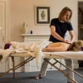 Masajul de remodelare corporală stimulează circulația sanguină și limfatică