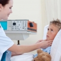 Aveţi grijă de copii! Scarlatina se răspândeşte rapid prin intermediul tusei sau strănutului