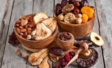 Diabeticii nu trebuie să consume fructe uscate cu zaharuri adăugate