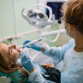 Durerea devine insuportabilă în cazul pacienților cu gangrenă dentară