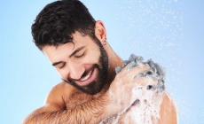 Alegeți cu mare atenție gelul de duș! Pielea are nevoie mai mult decât un parfum plăcut