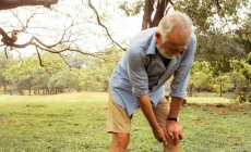 Vă trosnesc genunchii? Când ar trebui să vă îngrijorați